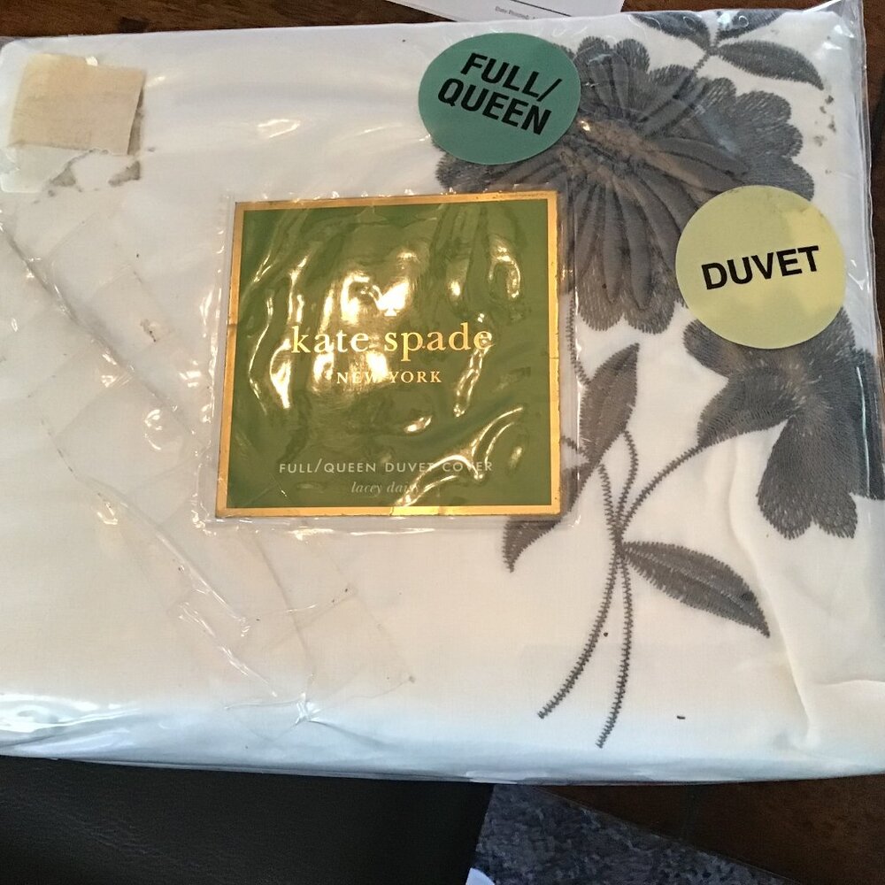 Kate Spade "Lacey Daisy" Duvet - Full/Queen- NEW - White with Flower Embroidery